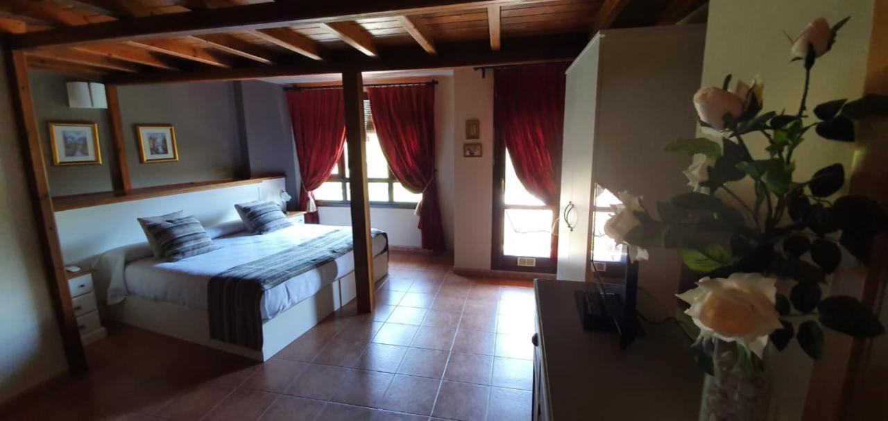 Hotel Casa Tejedor Las Almunias Exterior photo